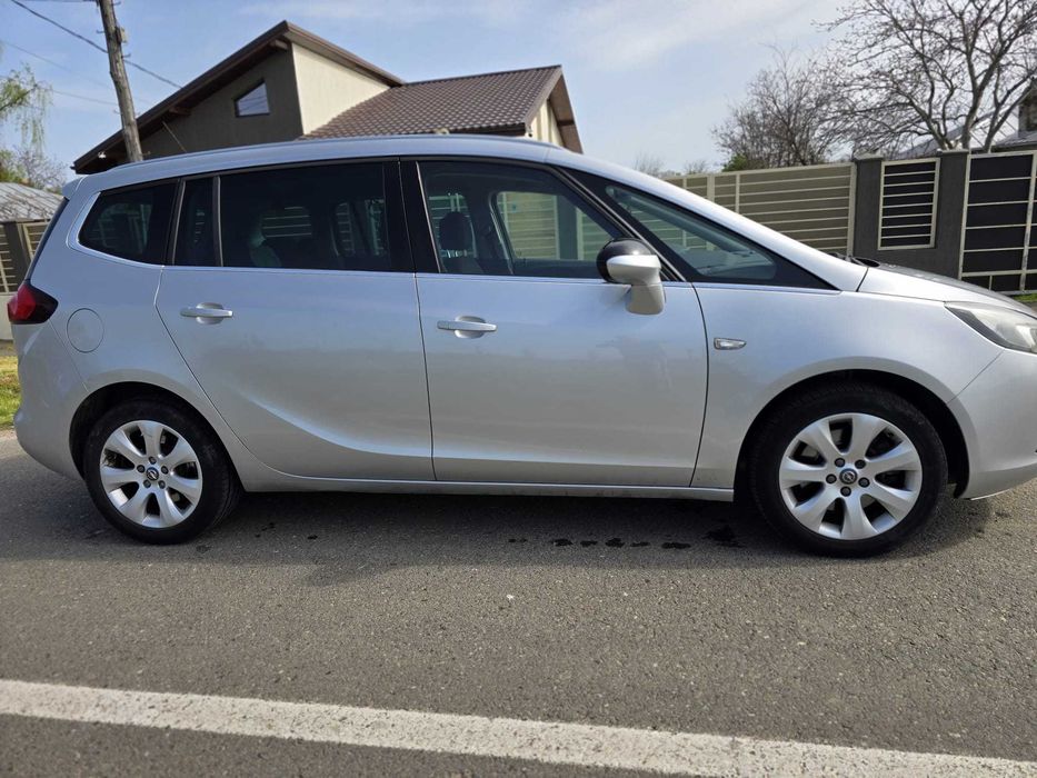 Vând Opel Zafira