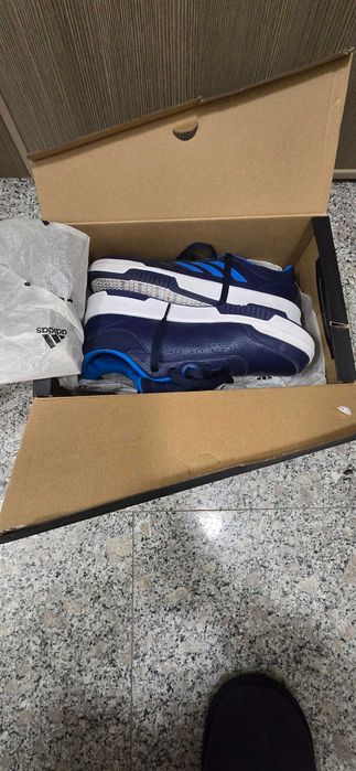 Маратонки Adidas!!