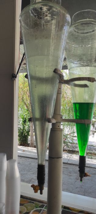 Стеклоли колбалар сироплар учун газли  сувларга