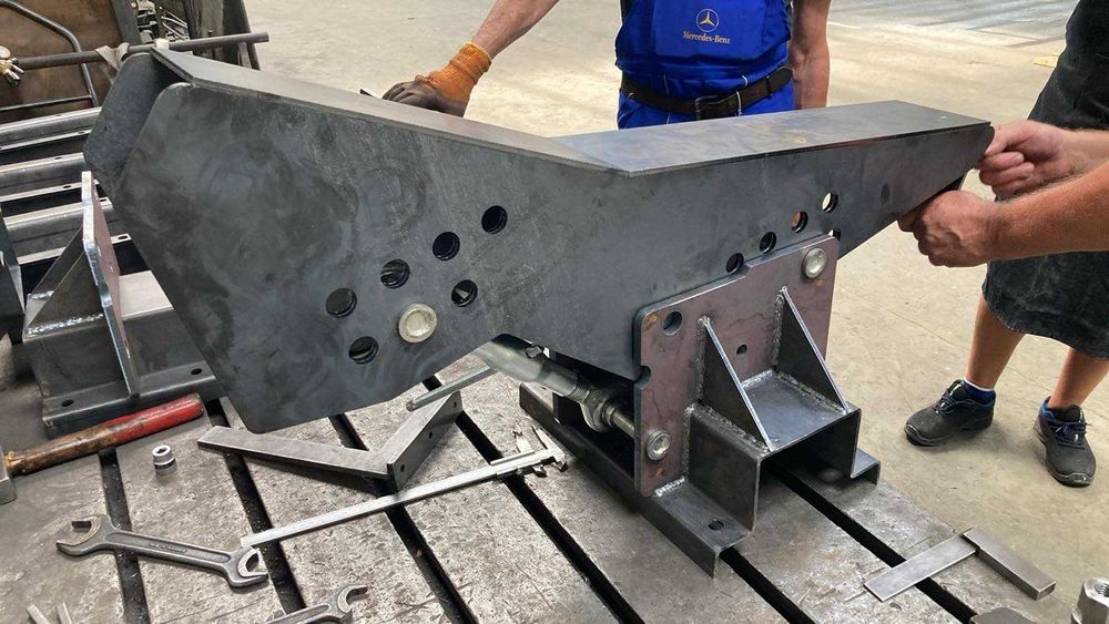 Заваръчни услуги и метални конструкции.