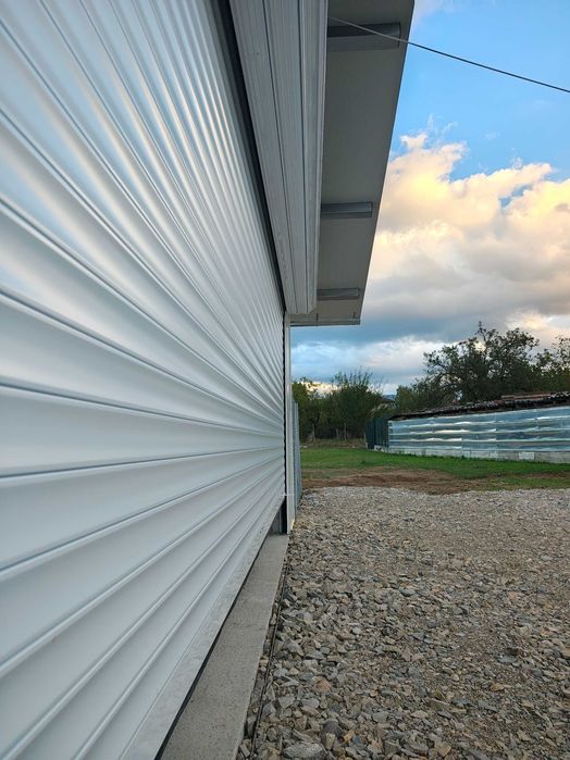 Гаражни и охранителни врати