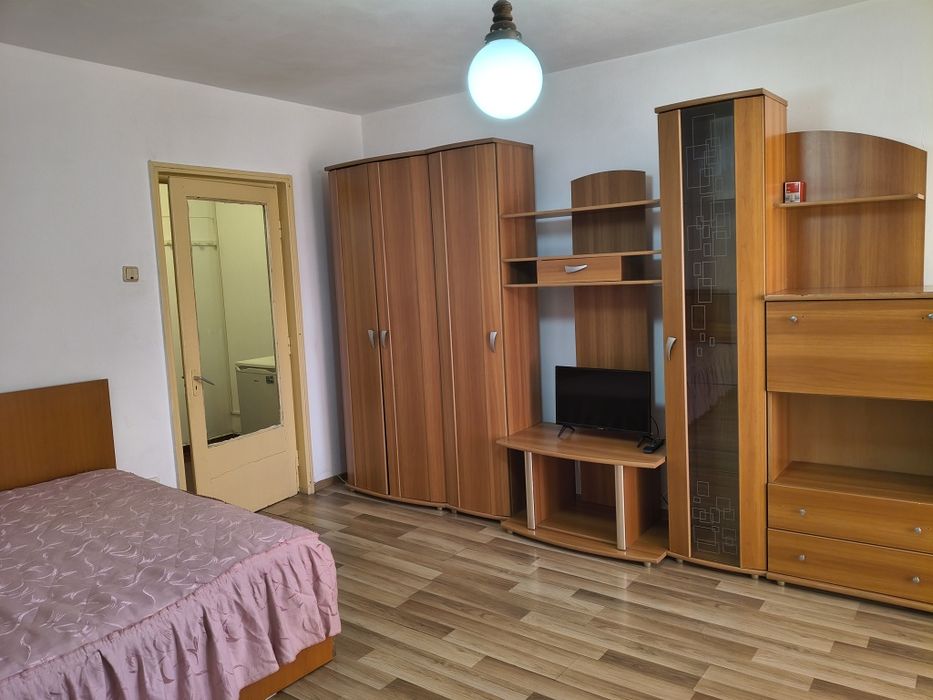 Închiriez garsoniera