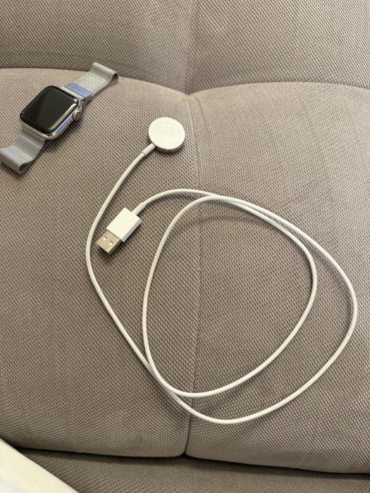 Apple Watch Series 6, GPS + Cellular, Silver Milanese loop