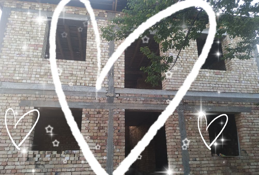 Уй сотилади 4 сутих 8 хона кутариб йопилган каробка