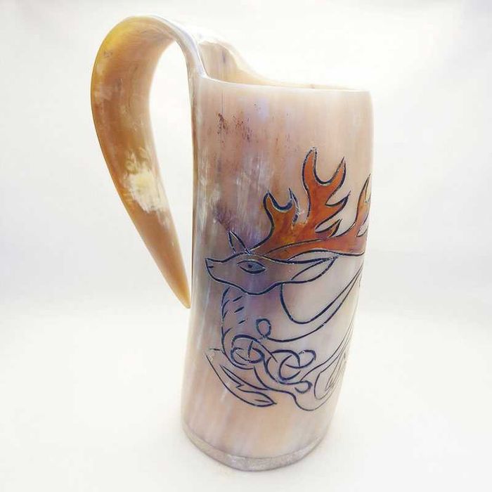 Чаши  от истински биволски рог и гравюри с викингски мотиви, тип халба