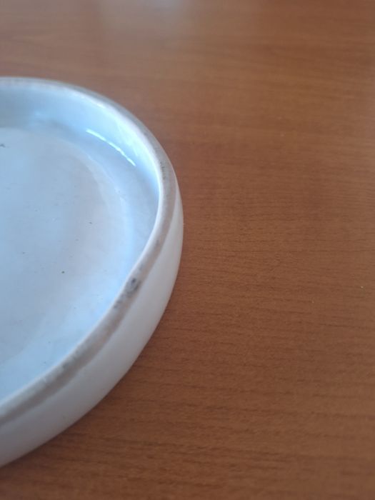 Ceramica veche-Jandarmeria ungureasca Scrumiera lucrata manual semnata Reicher K