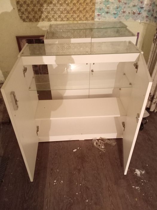Продам шкаф витрину для магазина