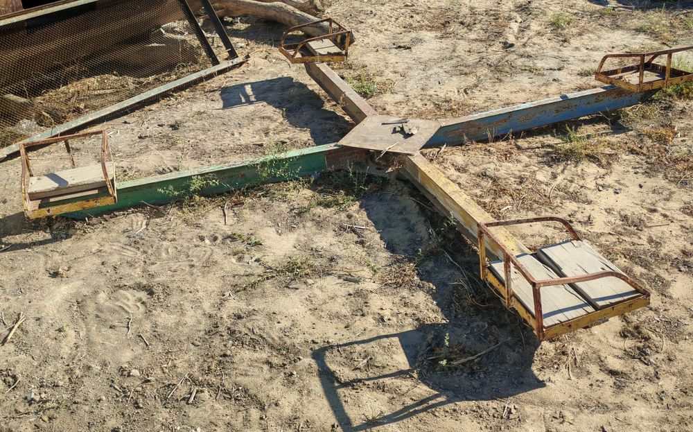 Карусель сатылады. Темір, қалың