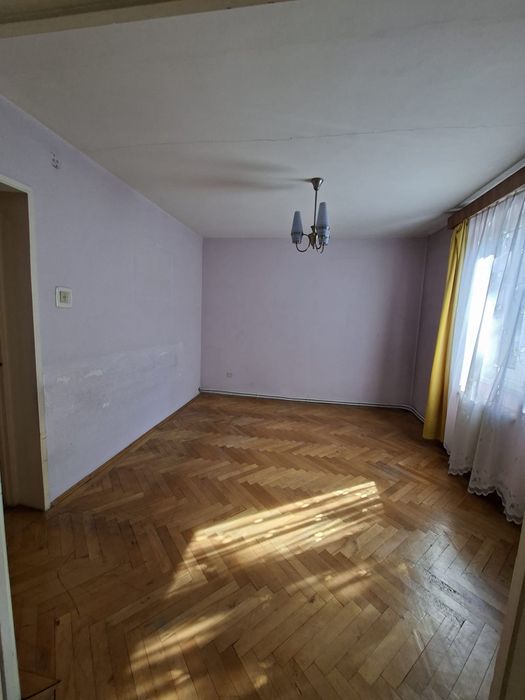 Vand apartament cu 3 camere in Dambu Pietros