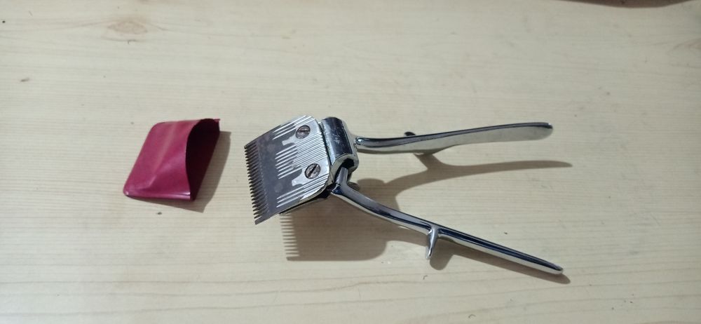 Продавам ръчна машинка за подстригване