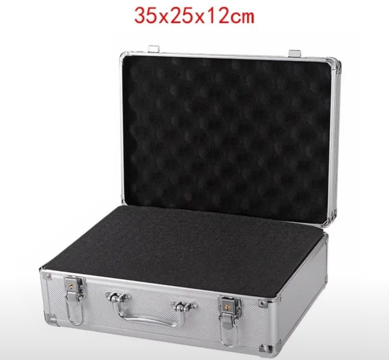 Чемоданчик пластиковый сотилади