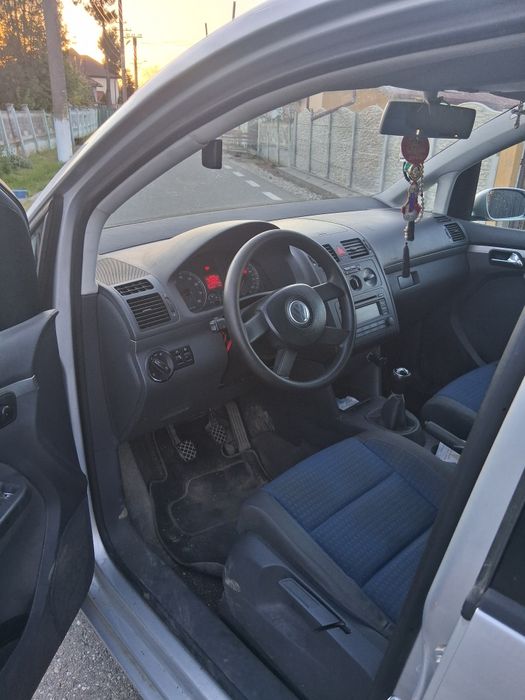 Vând vw touran 2004