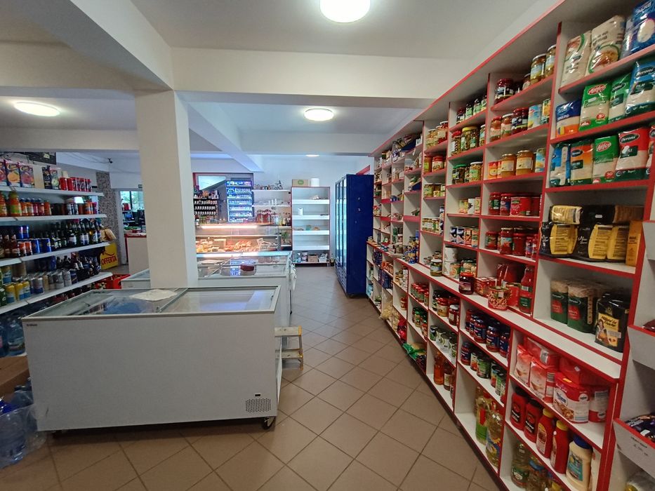 Casa, fostă moară,spatii de depozitare și magazin mixt.