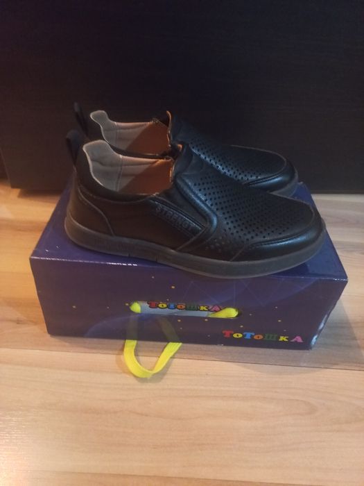 Продам детскую обувь на мальчика и на девочку