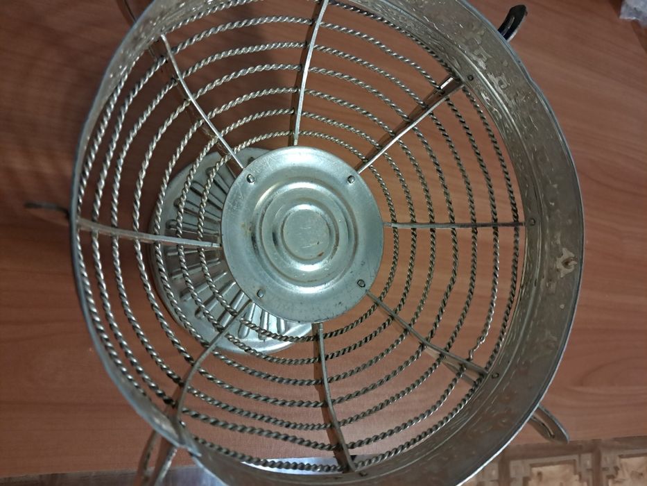 Продам вазу  - конфетницу.