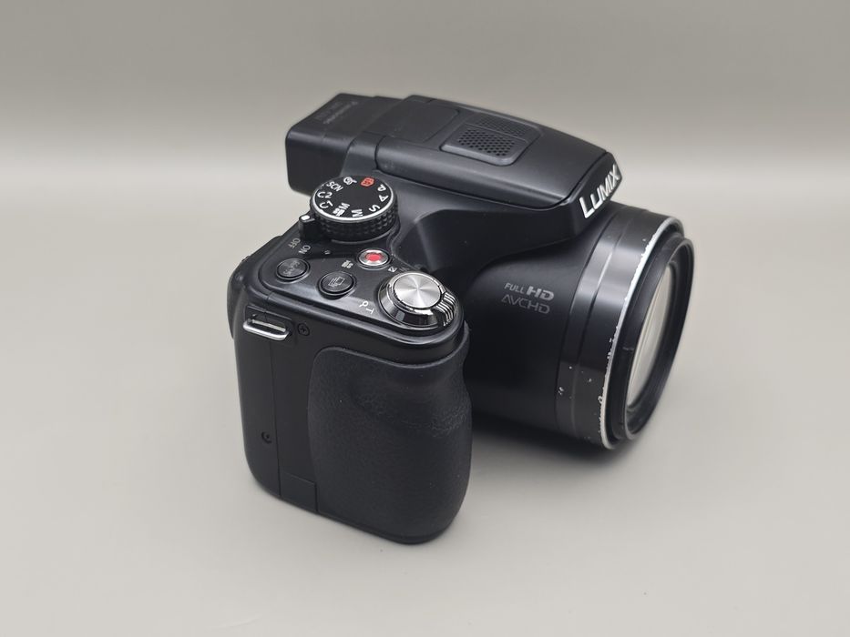 Panasonic Lumix DMC-FZ62 Bridge Camera Bundle