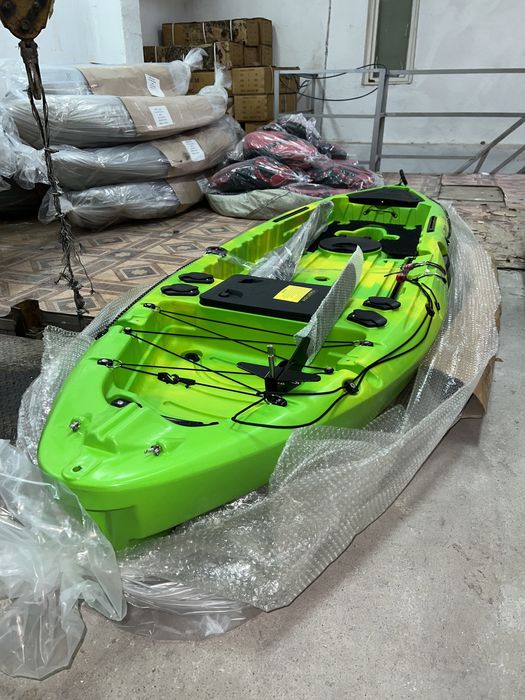 Риболовен и туристически кану каяк KOROT с педална система и кормилна