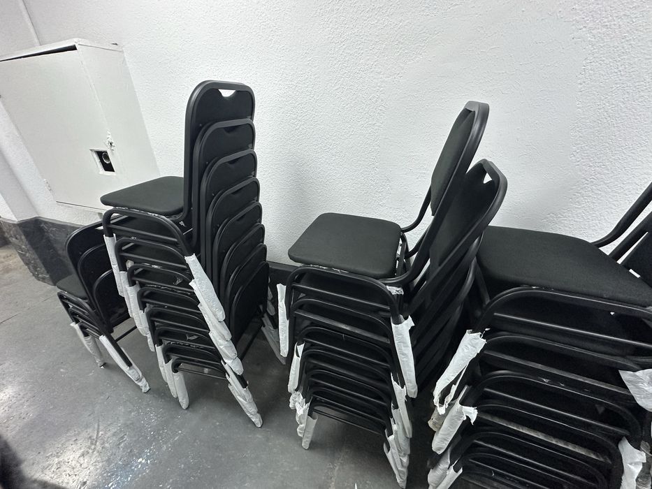 Qora stullar ofis, uy va xo’jalik uchun