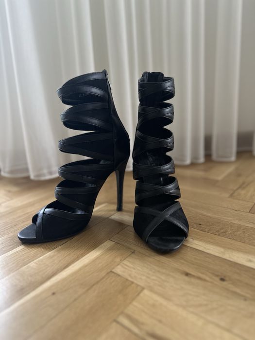 Черни обувки с ток. 11см ток