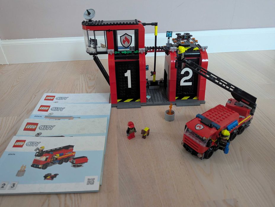 LEGO 60414 - Statie si camion de pompieri