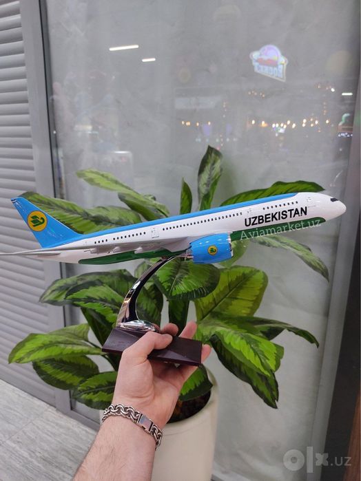 Самолет модель (Boeing-787-Dream Liner Uzbekistan Airways) на подарок
