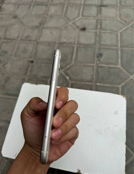 Iphone 11 srochni sotiladi