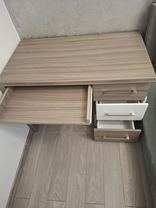 Super pret vanzare BIROU si NOPTIERA in ton, foarte putin utilizate,