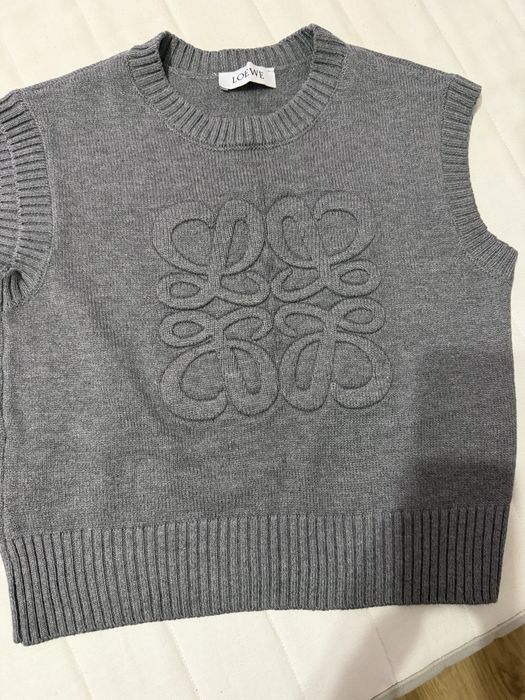 *Loewe* дамски пуловери с-размер