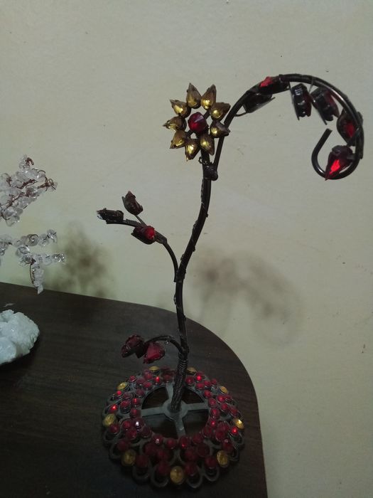 Дървета със полускъпоценни камъни