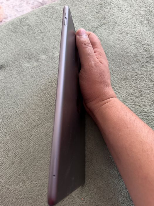 Tableta  Apple iPad Gen7 32gb 2019  gsm + husa Logitech Slim Folio