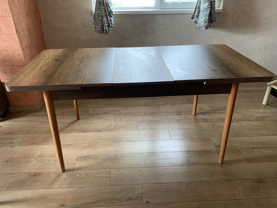 Трапезна маса разтегателна