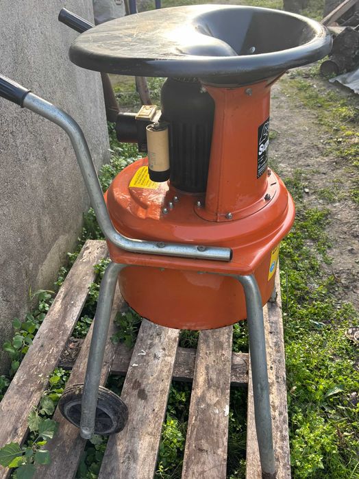 Машина за клони / Дробилка за клони – отлично състояние