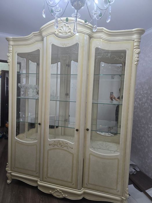 Өте жақсы жағдайда сервант сатылады!!