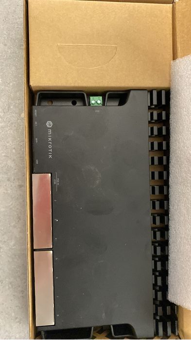 Маршрутизатор MikroTik RB5009UG+S+IN