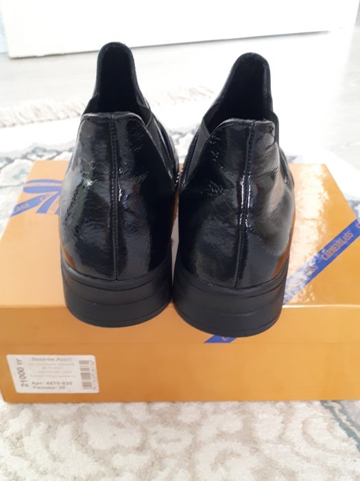 Продам ботинки лак. кожа