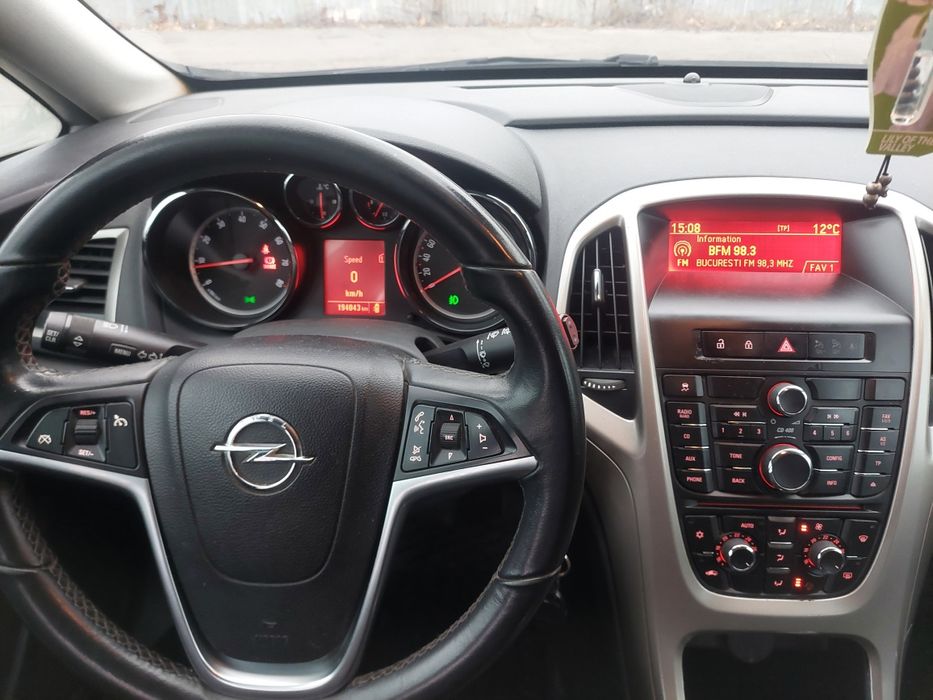 Opel astra j   .