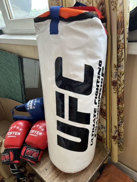 Продам грушу , перчатки , шлем