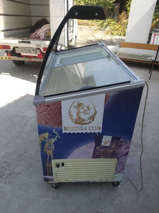 Витринный морозильник UGUR UDD 400 для мороженого