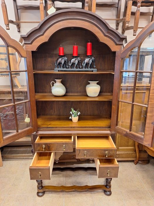 Античен трапезен бюфет