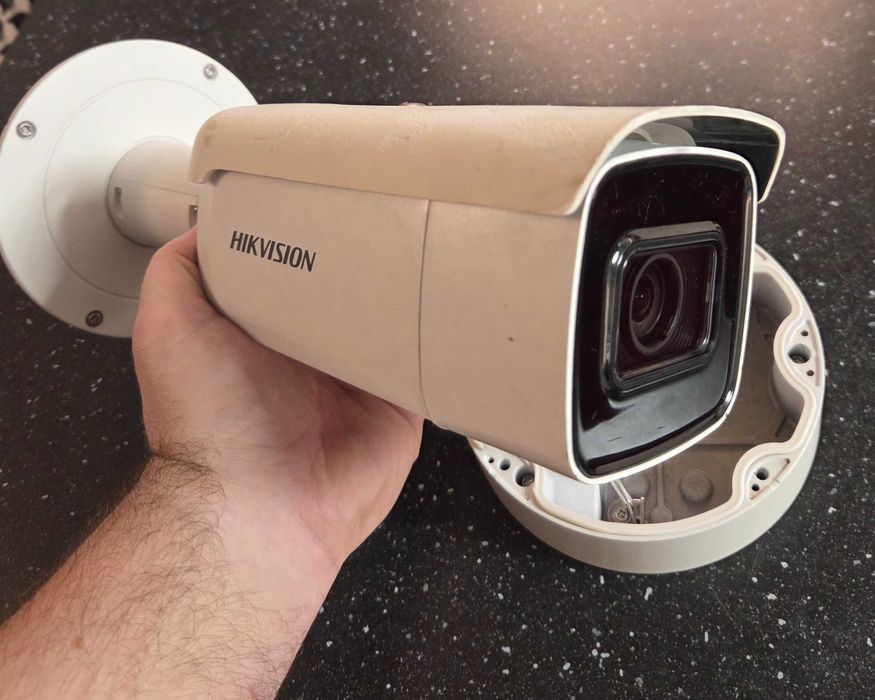 Vând camere IP Hikvision DS-2CD2643G0-IZS cu zoom motorizat