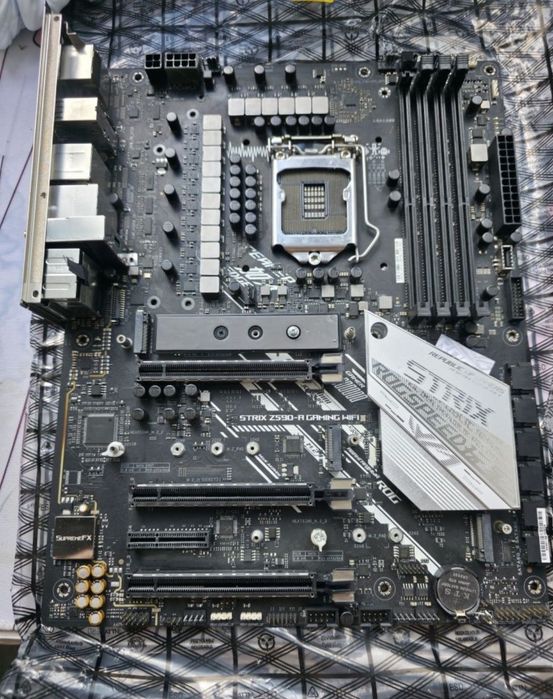 материнка Asus rog z590-A