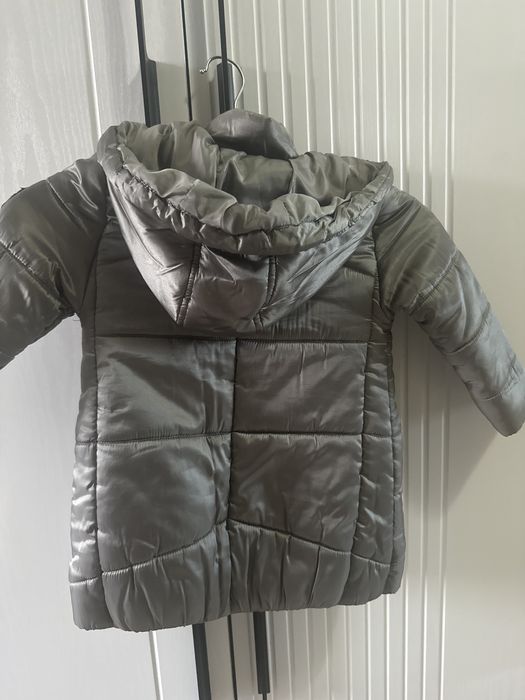 Продам куртку для девочки