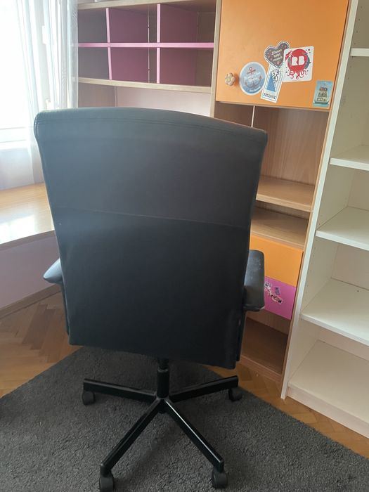 Бюро+шкаф/детска Neoset,матраци 90/200;лампи, нов офис стол Ikea