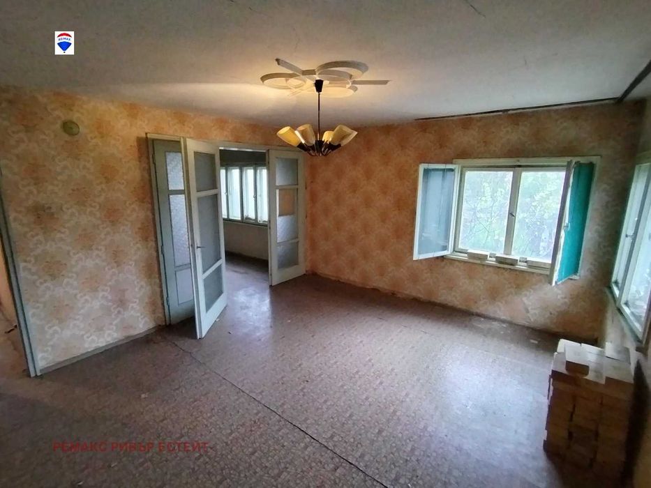 Градска къща за продажба кв. Родина 3