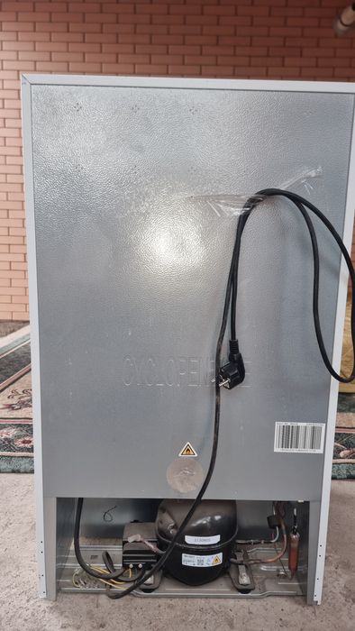 Продам морозильник Hisense