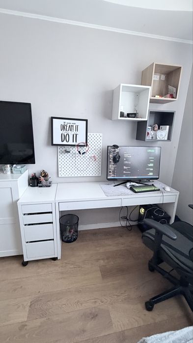 Стол письменный Ikea в детскую