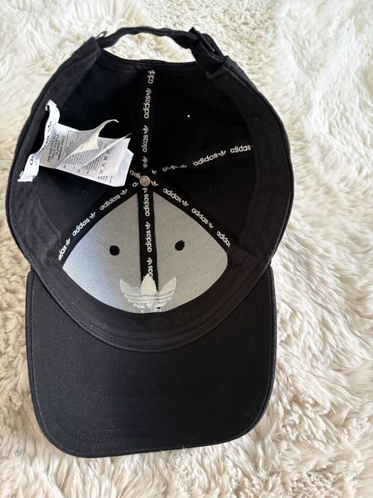 Черна шапка Adidas