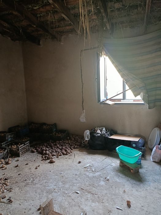 Участка ховли  ери билан сотилади