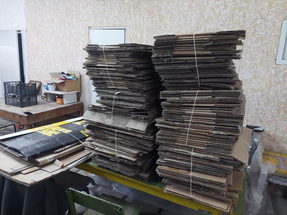 Продам коробки 170 штук