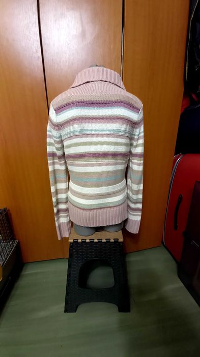 Pulover dama Evie UK cu dungi roz-albe, guler si fermuar